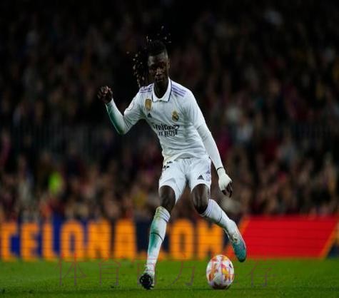 科贝电台透露:卡马文加预计将伤缺8到10周 科贝电台透露:卡马文加预计将伤缺8到10周